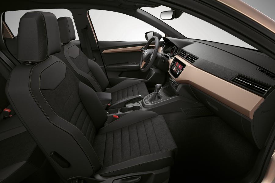 Интерьер Seat Ibiza 2017 года  (WW) (фото 4 из 40)